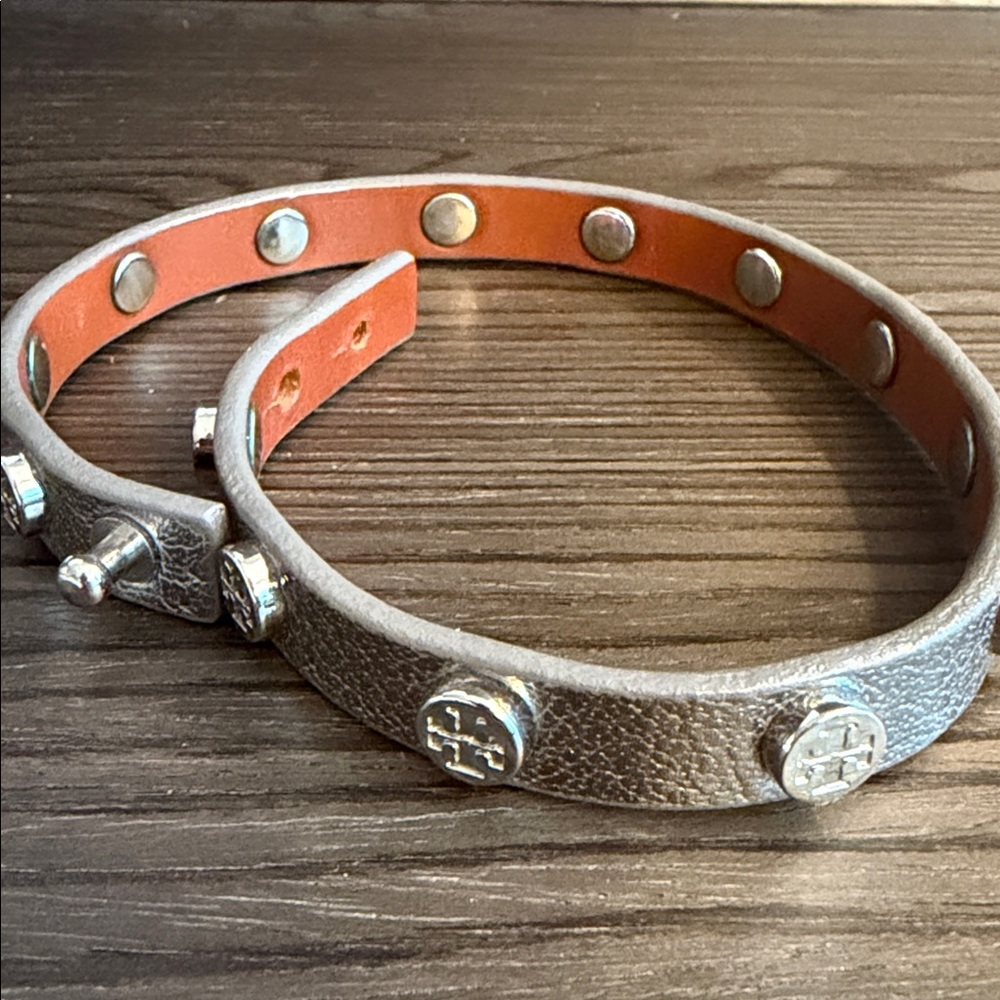 Tory Burch Double Wrap Metallic Leather Logo Stud Bracelet Silver - Picture 9 of 9